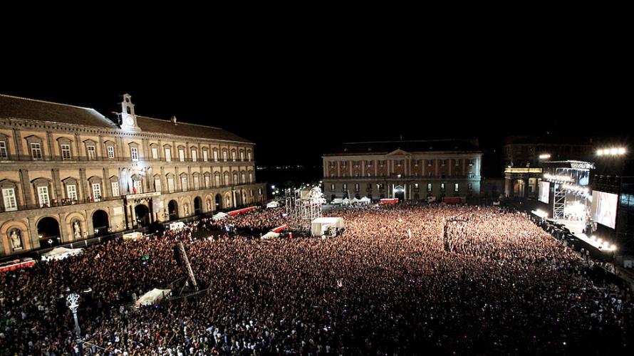Concierto en la Plaza del Plebiscito de Nápoles Descubra eventos de Nápoles y Reserve su estancia en el Best Western Hotel Paradiso!