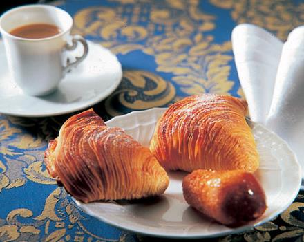Caffè e sfogliatelle napoletane per darti un benvenuto tipico al BW Hotel paradiso.