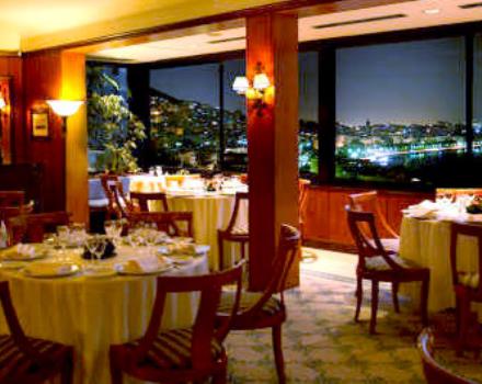 ナポリのBW Signature Collection Hotel Paradisoのレストランでは、地元料理を提供しています
