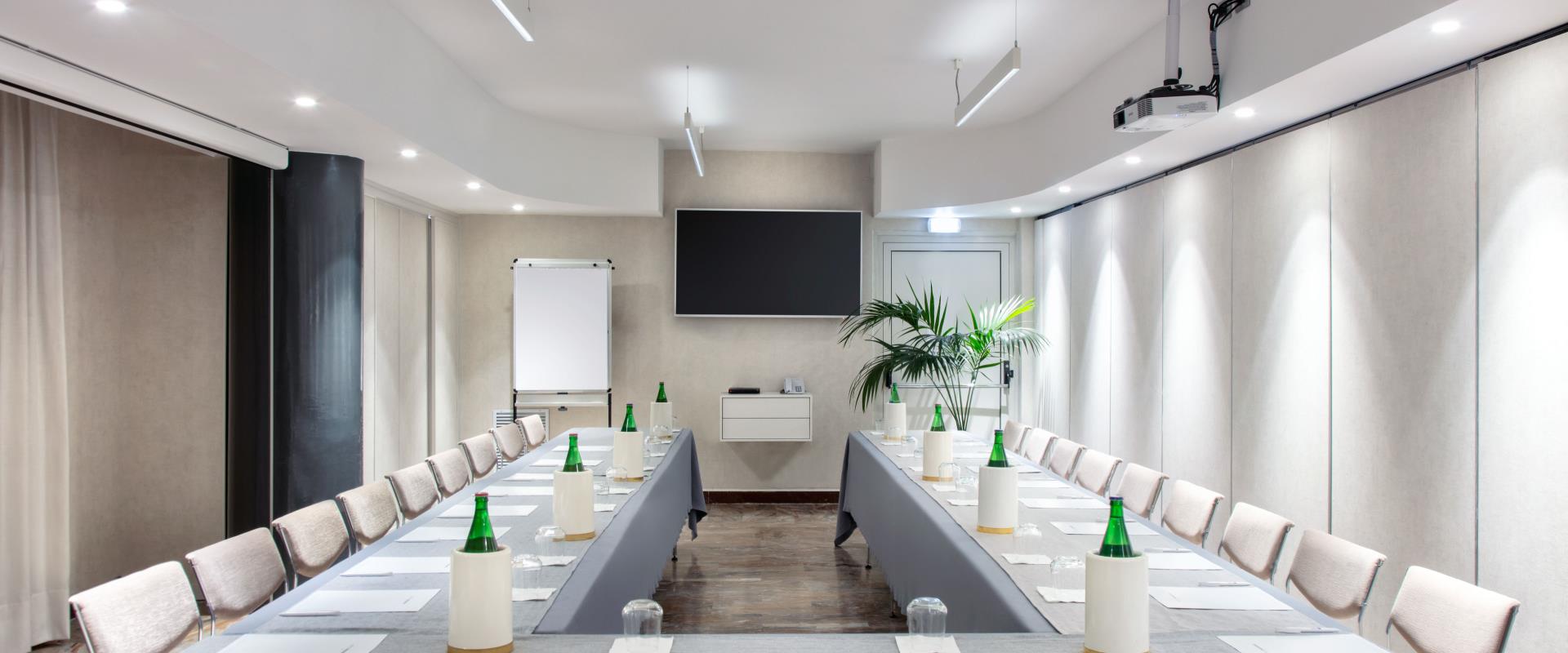 Sala de reuniones Ischia Hotel Paradiso, disposición de la mesa de herradura: 22 personas