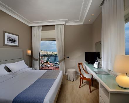 4 star hotels in Naples
