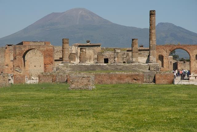 Pompei Vesuvio e una buonissima pizza napoletana con la quale rifocillarvi!