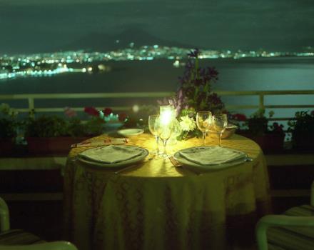 ナポリのBW Signature Collection Hotel Paradisoのレストランでは、地元料理を提供しています