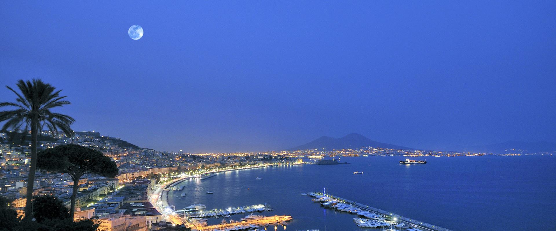 Il meraviglioso scorcio del Golfo di Napoli dall''Hotel Paradiso