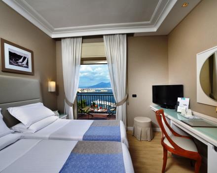4 star hotels in Naples