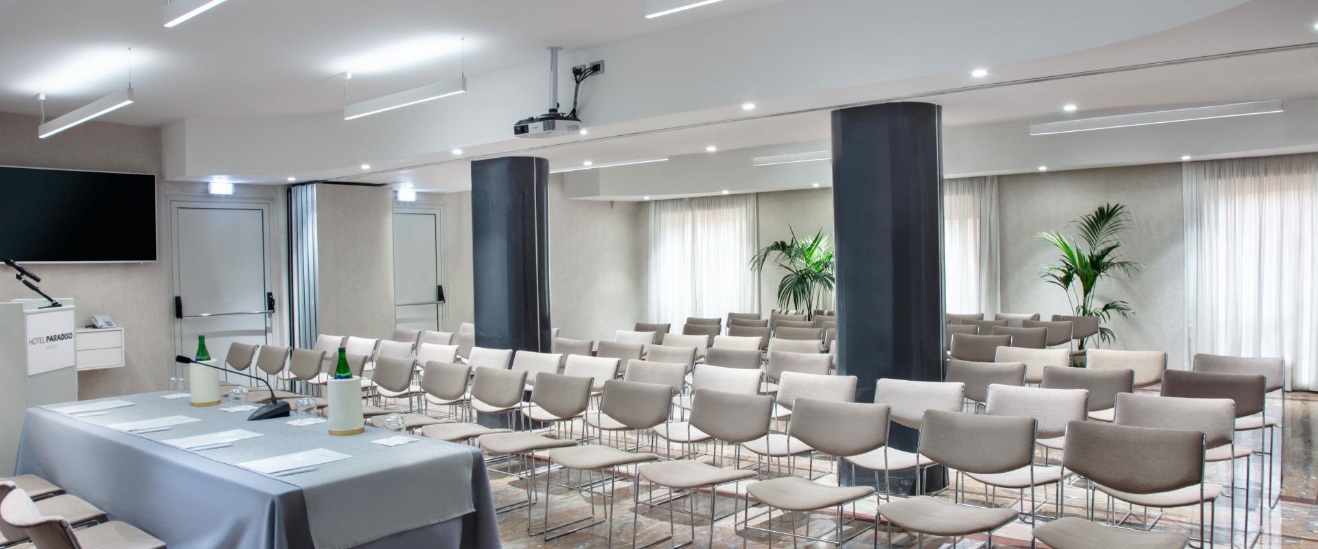 The Posillipo Meeting Room of the Hotel Paradiso can accommodate up to 80 people