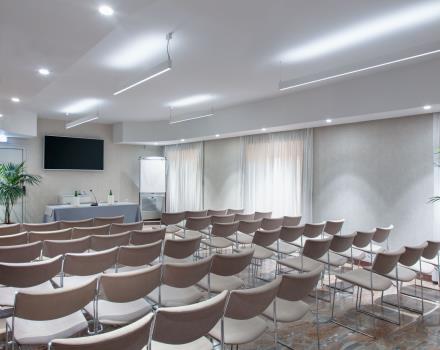 The Procida Meeting Room of the Hotel Paradiso in Naples can accommodate up to 52 people