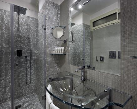 Bathroom with shower Hotel Paradiso Napoli