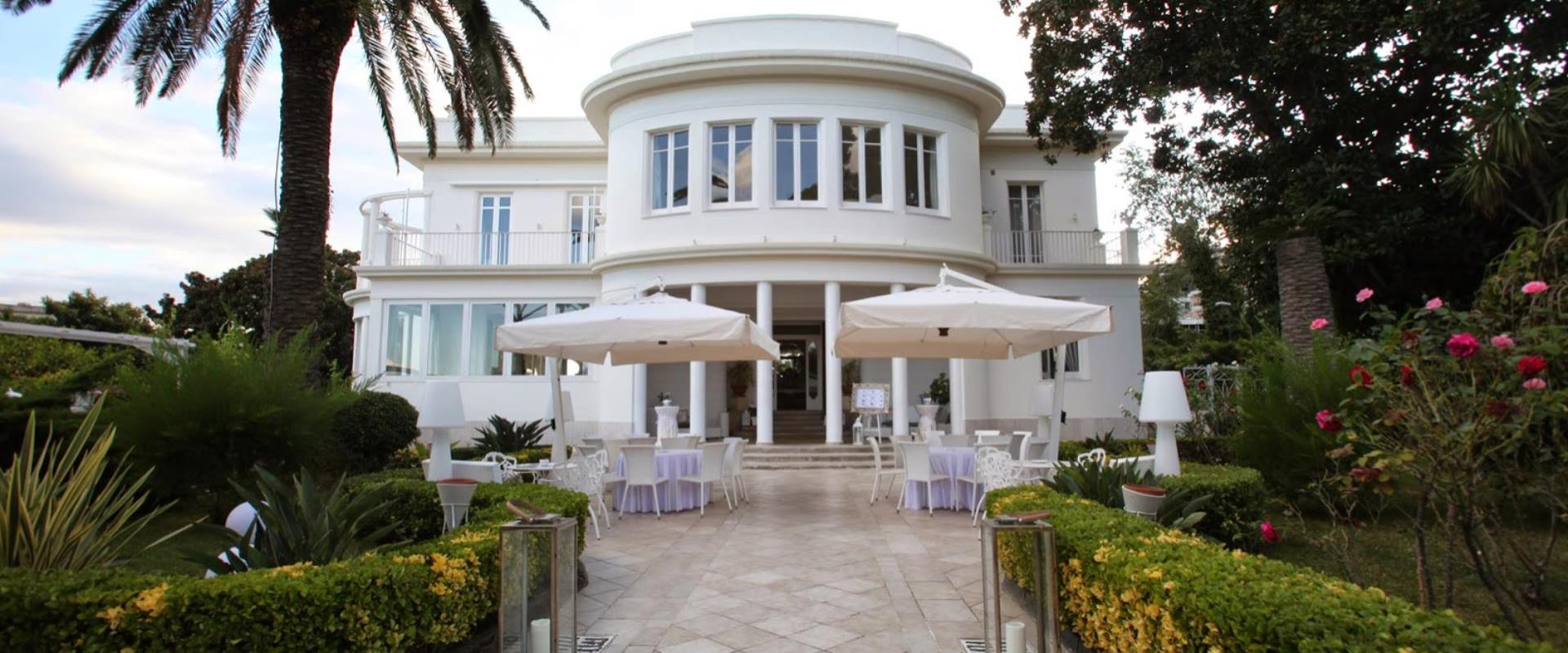 Scopri la bellissima Villa Scipione di Posillipo situata nei pressi del BW Signature Collection Hotel Paradiso!
