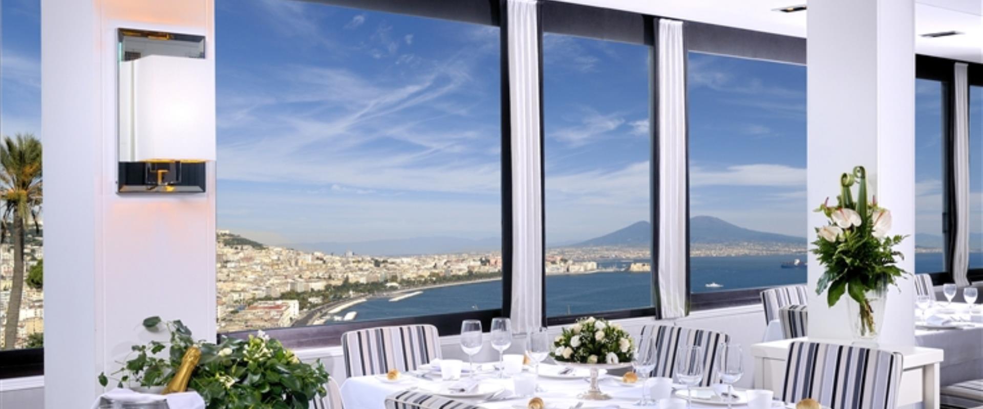 Procura um hotel em Napoli com um excelente restaurante? Faça a sua reserva no BW Signature Collection Hotel Paradiso